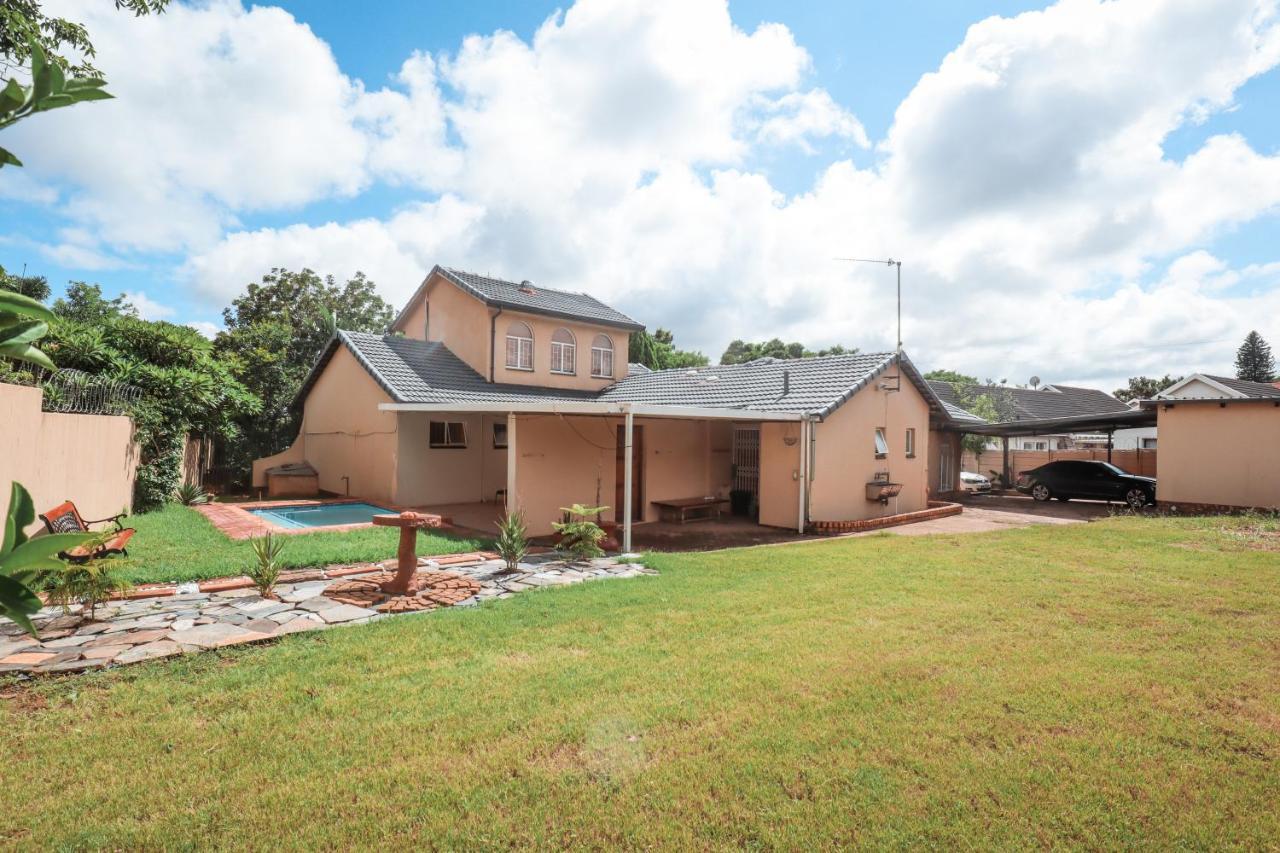 Menlyn Maine: The Exquisite Lunette Pretoria Exterior foto